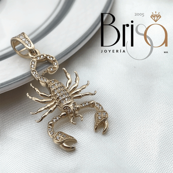 Dije Escorpión en Oro Sólido 10k con Zirconia – Fuerza y Protección con Estilo Animal
